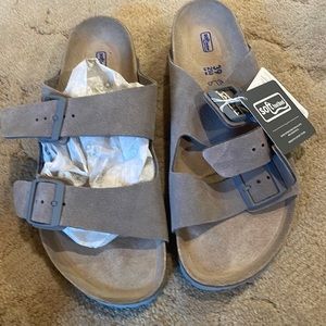 BRAND NEW! Birkenstock Arizona Suede- stone coin color - size 39